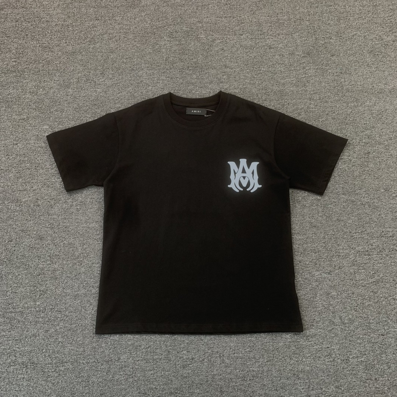 Camiseta Amiri Basic Logo Black em fundo real