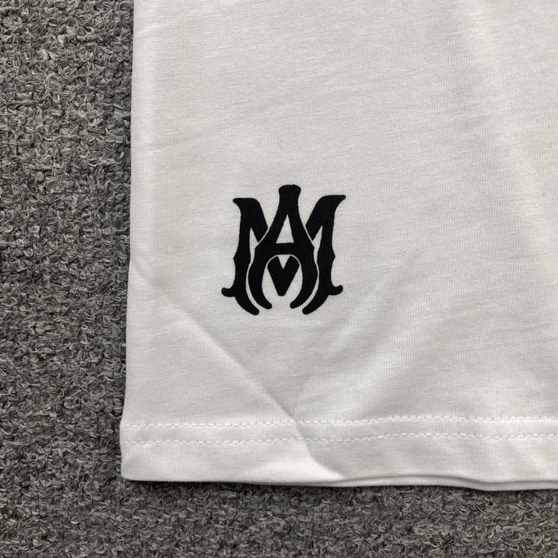 Camiseta Amiri Staggered Logo White zoom frente logo baixo