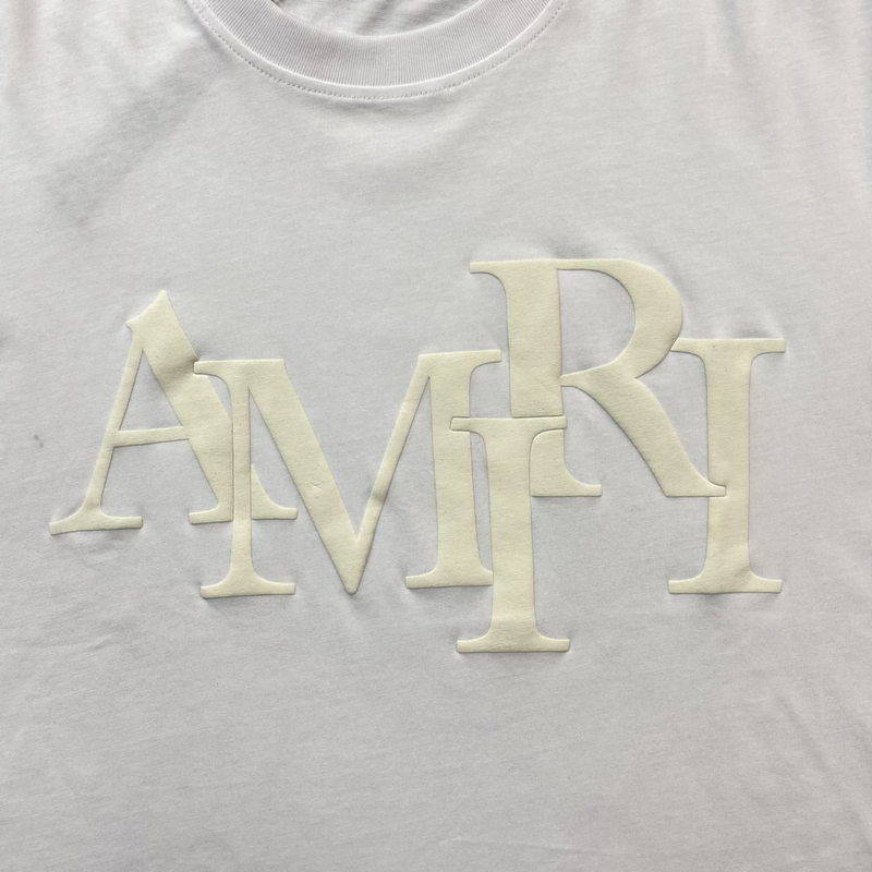 Camiseta Amiri Staggered Logo White zoom frente logo