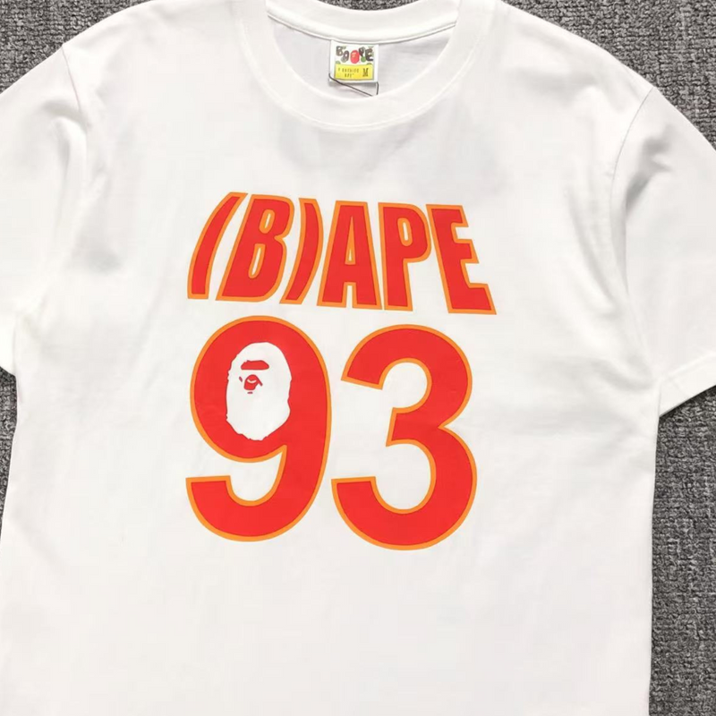 Camiseta Bape 93 White zoom frente em fundo real