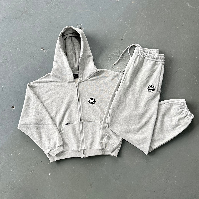 Conjunto Broken Planet Sun Heather Grey Jaqueta e Calça em fundo real Juntos