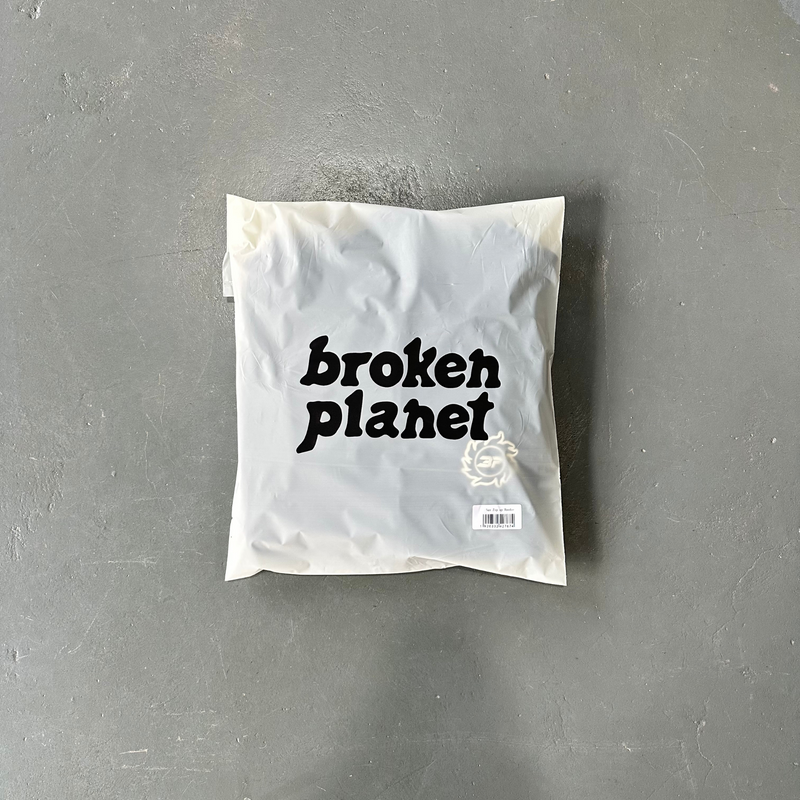 Conjunto Broken Planet Midnight Sun embalagem em fundo real