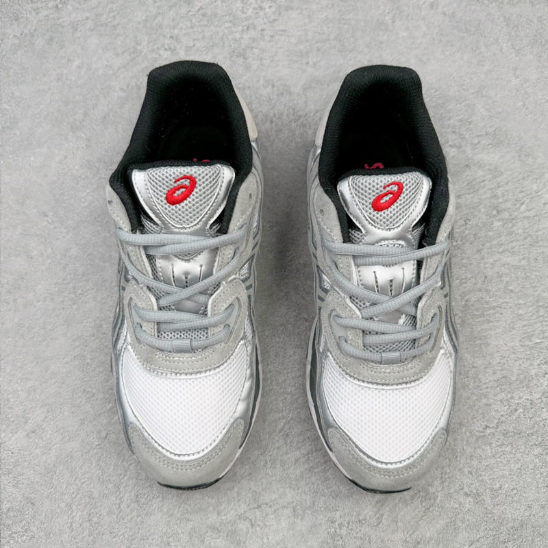 Tênis Asics Gel NYC White & Steel Grey  zoom cima em fundo real