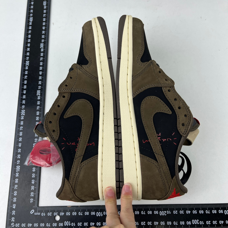 Nike Air Jordan 1 Low x Travis Scott Dark Mocha