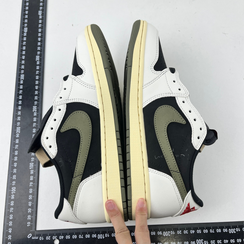 Nike Air Jordan 1 Low x Travis Scott Olive