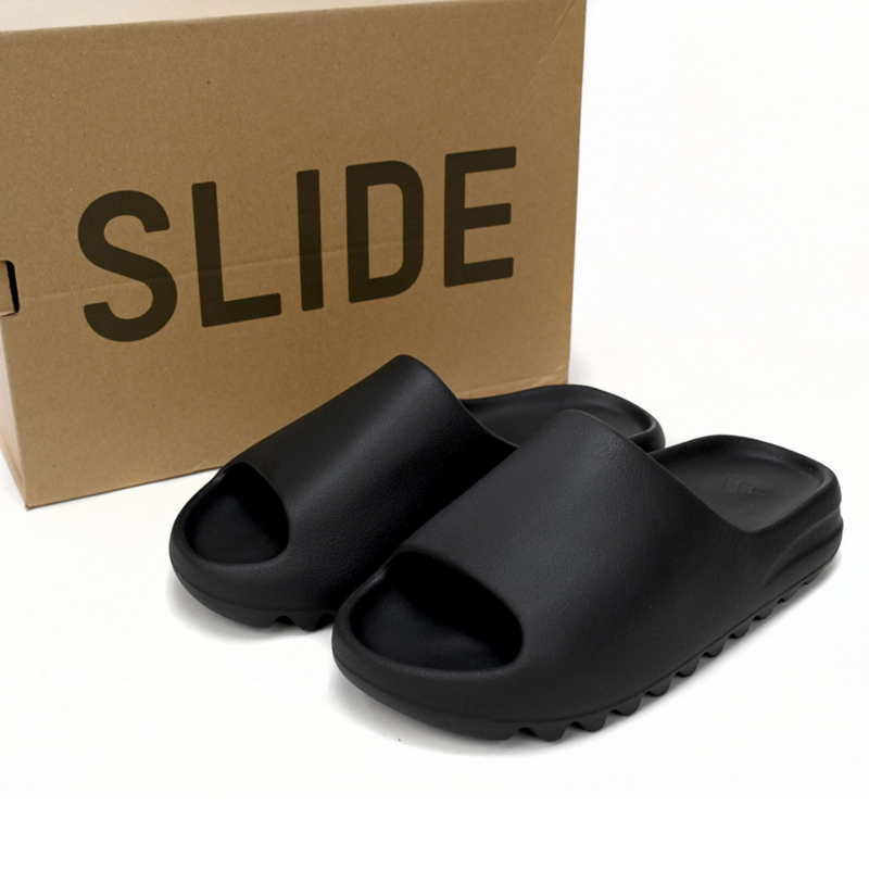 Adidas Yeezy Slide Onyx com caixa em fundo branco