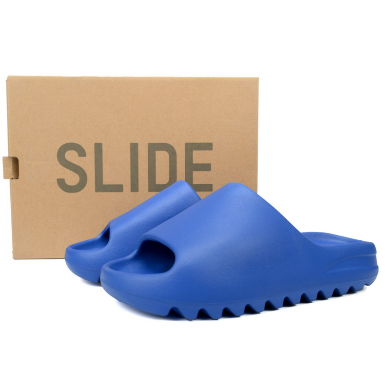 Yeezy Slide Azure Central com a caixa em fundo branco