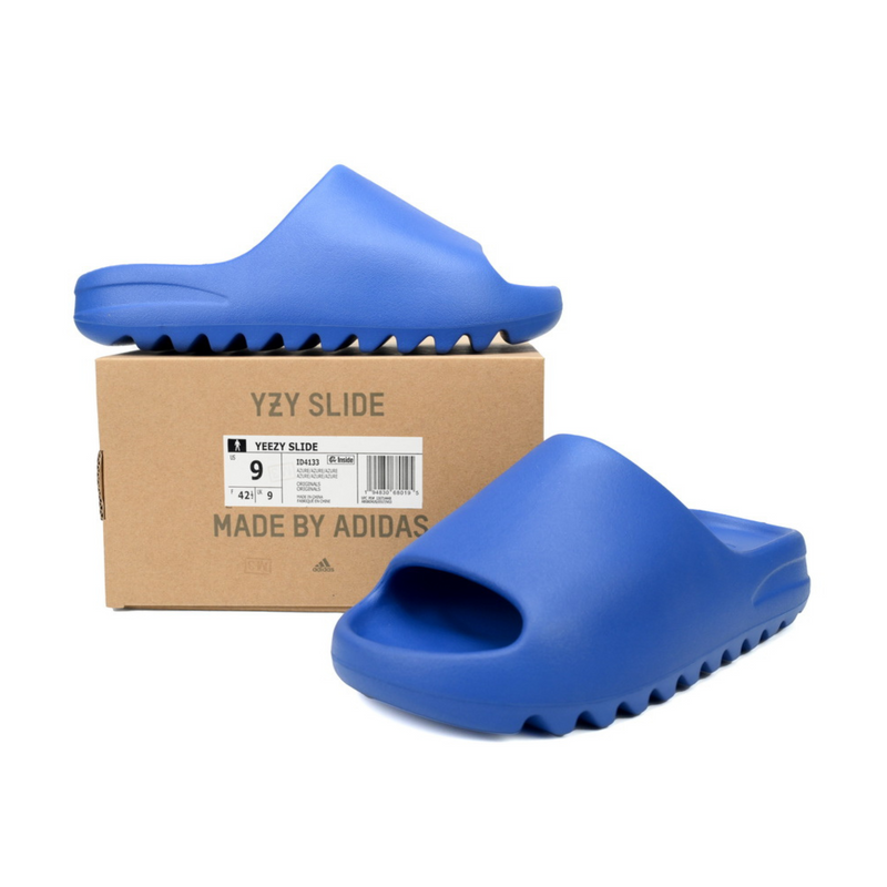 Yeezy Slide Azure Central em cima da caixa em fundo branco
